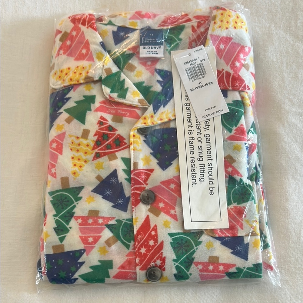 Old Navy Festive Trees Pajama Set NWT 4T